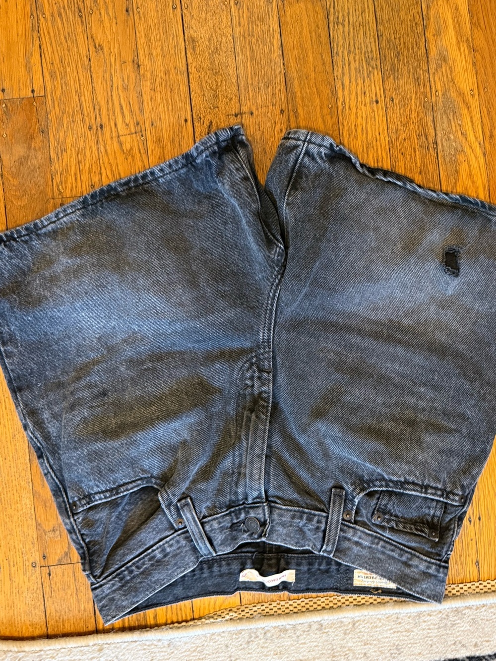 Distressed Levi high rise baggy short